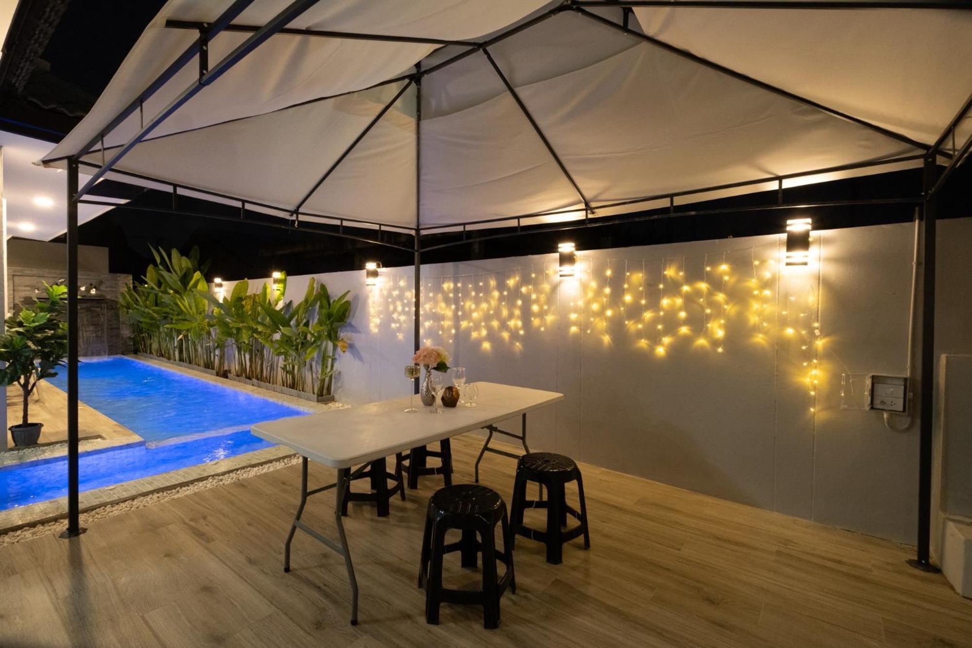 April Pool Villa *