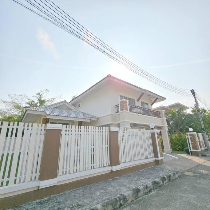 Cozy Two Stories House The - 93