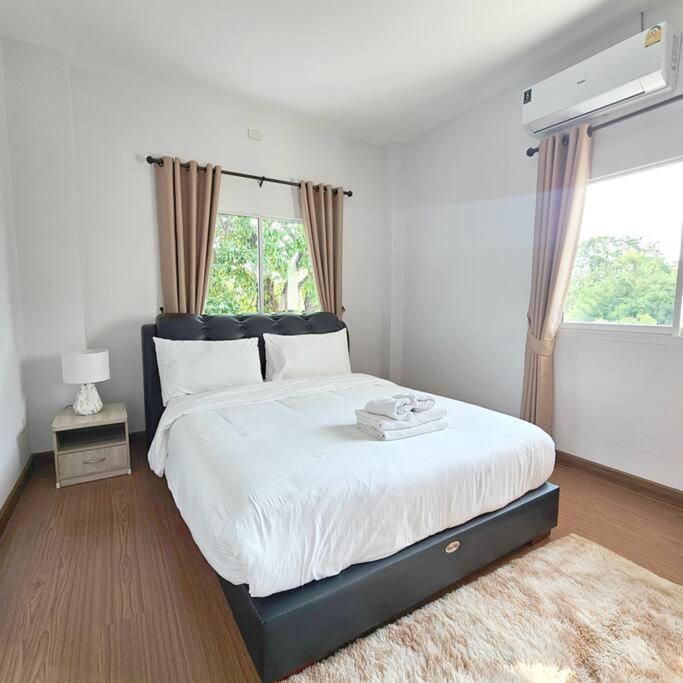 Apartment Cozy Two Stories House The - 93 *