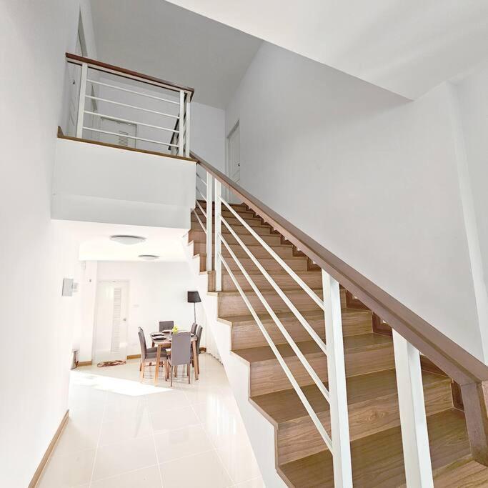 Cozy Two Stories House The - 93 Apartment *
