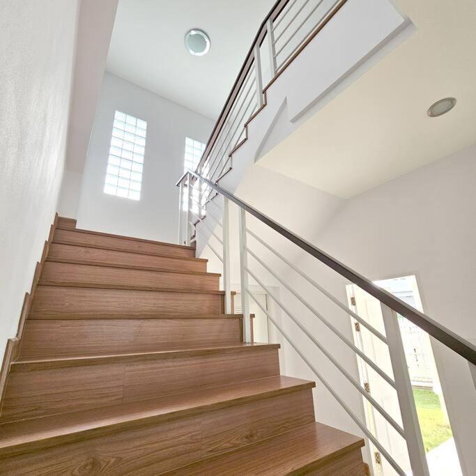 Comfort Two Stories House The - 78 *