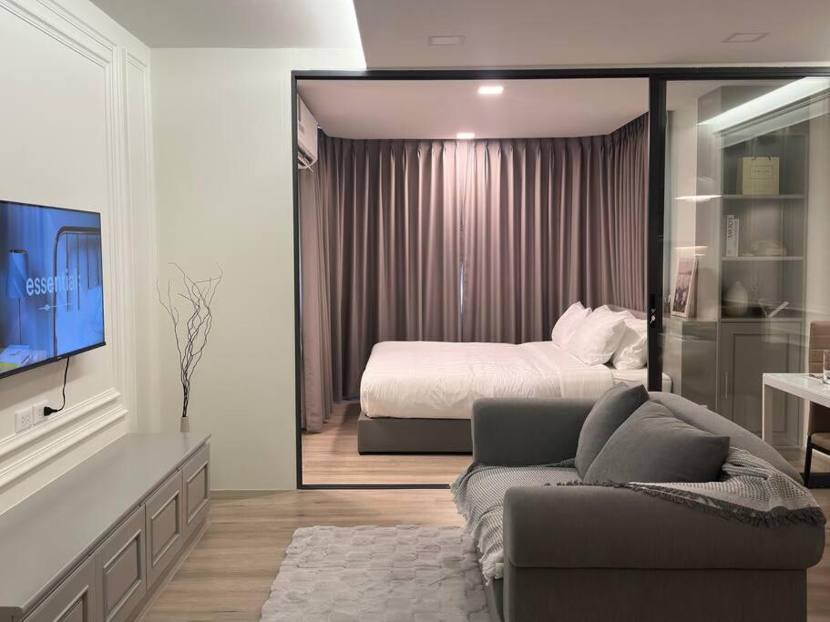 Apartment Warm And Classic Modern