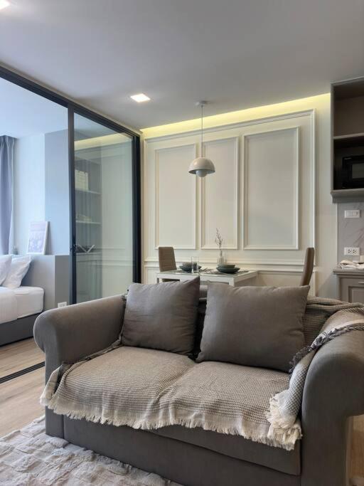 Warm And Classic Modern Apartment Chiang Mai