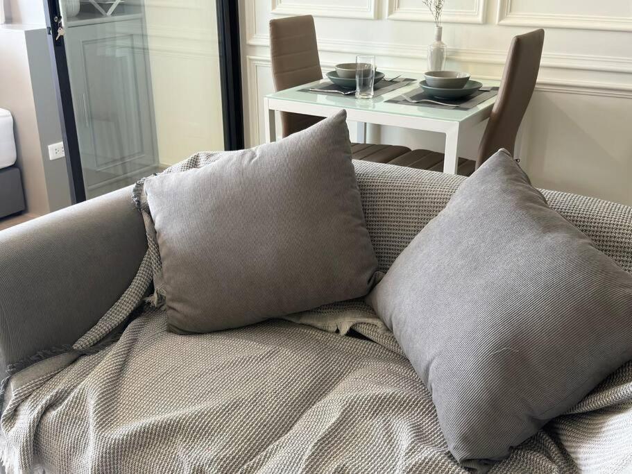 Apartment Warm And Classic Modern *