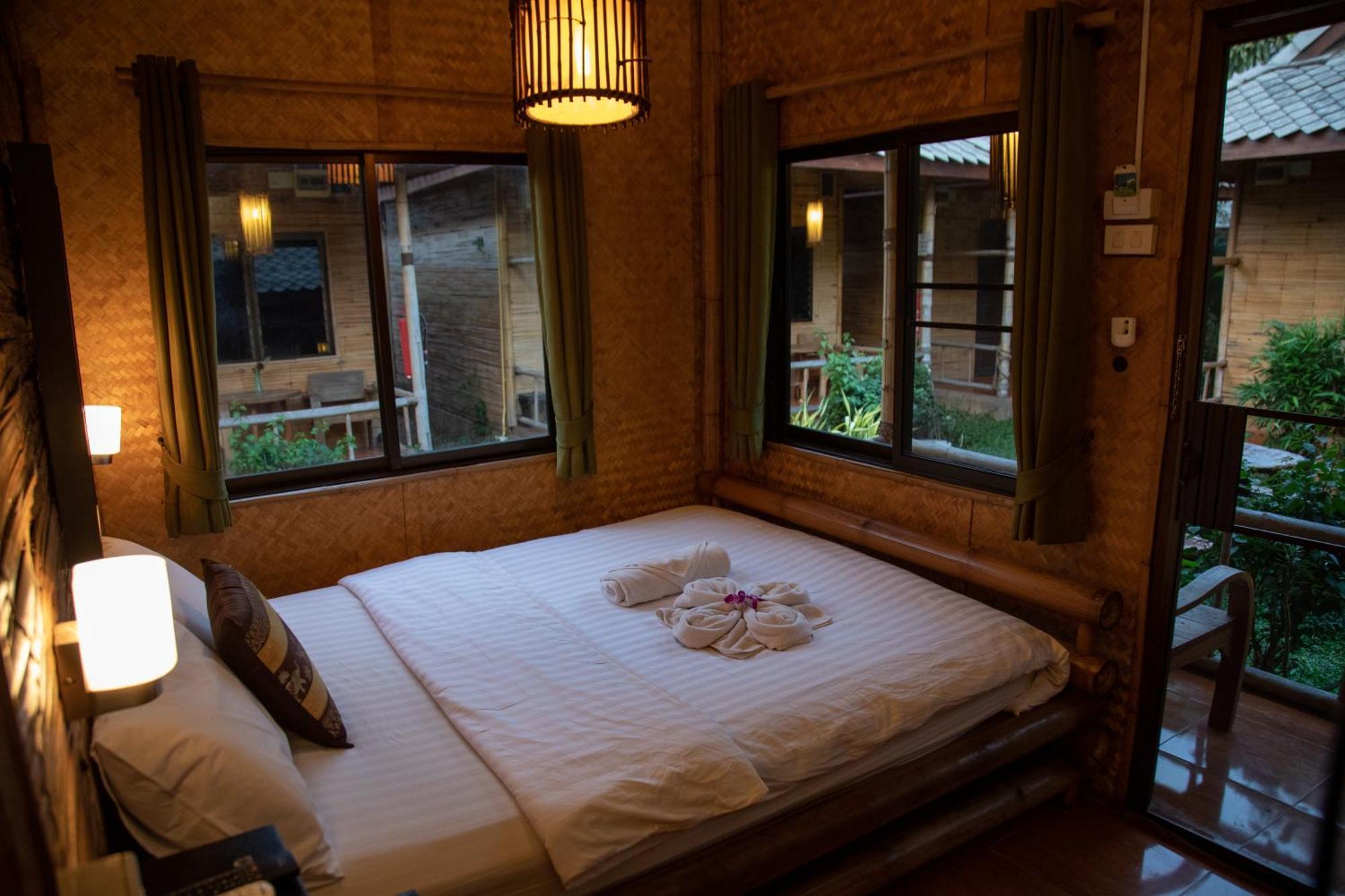 Boutique & Restaurant, Jaidee Bamboo Huts Guest house Chiang Mai