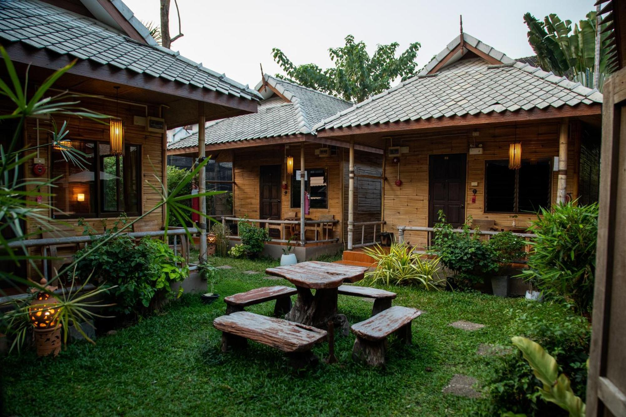 Boutique & Restaurant, Jaidee Bamboo Huts Guest house Chiang Mai
