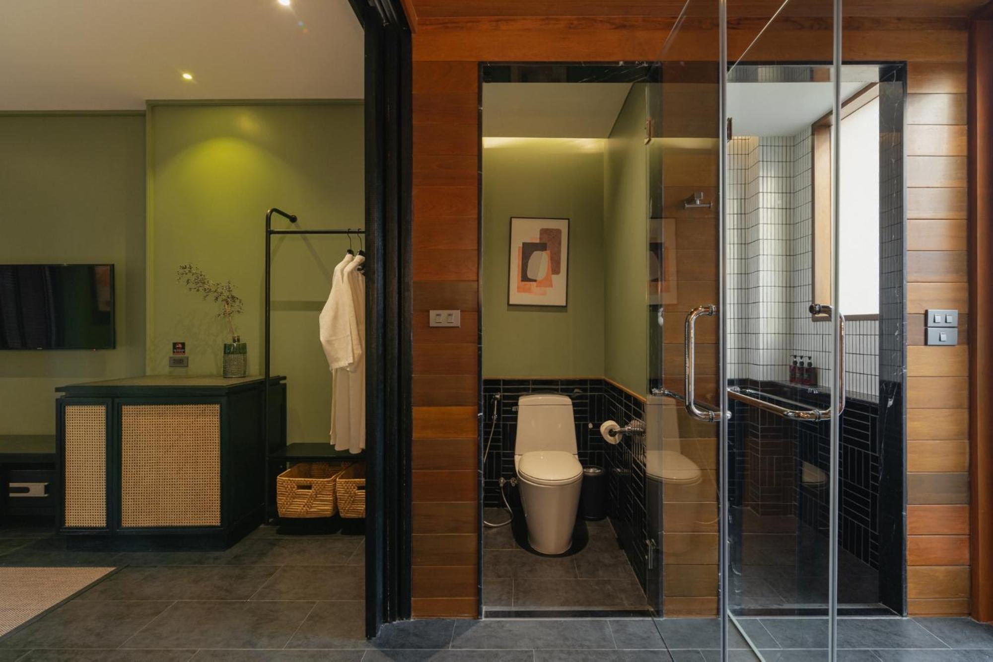 Loy Hotel