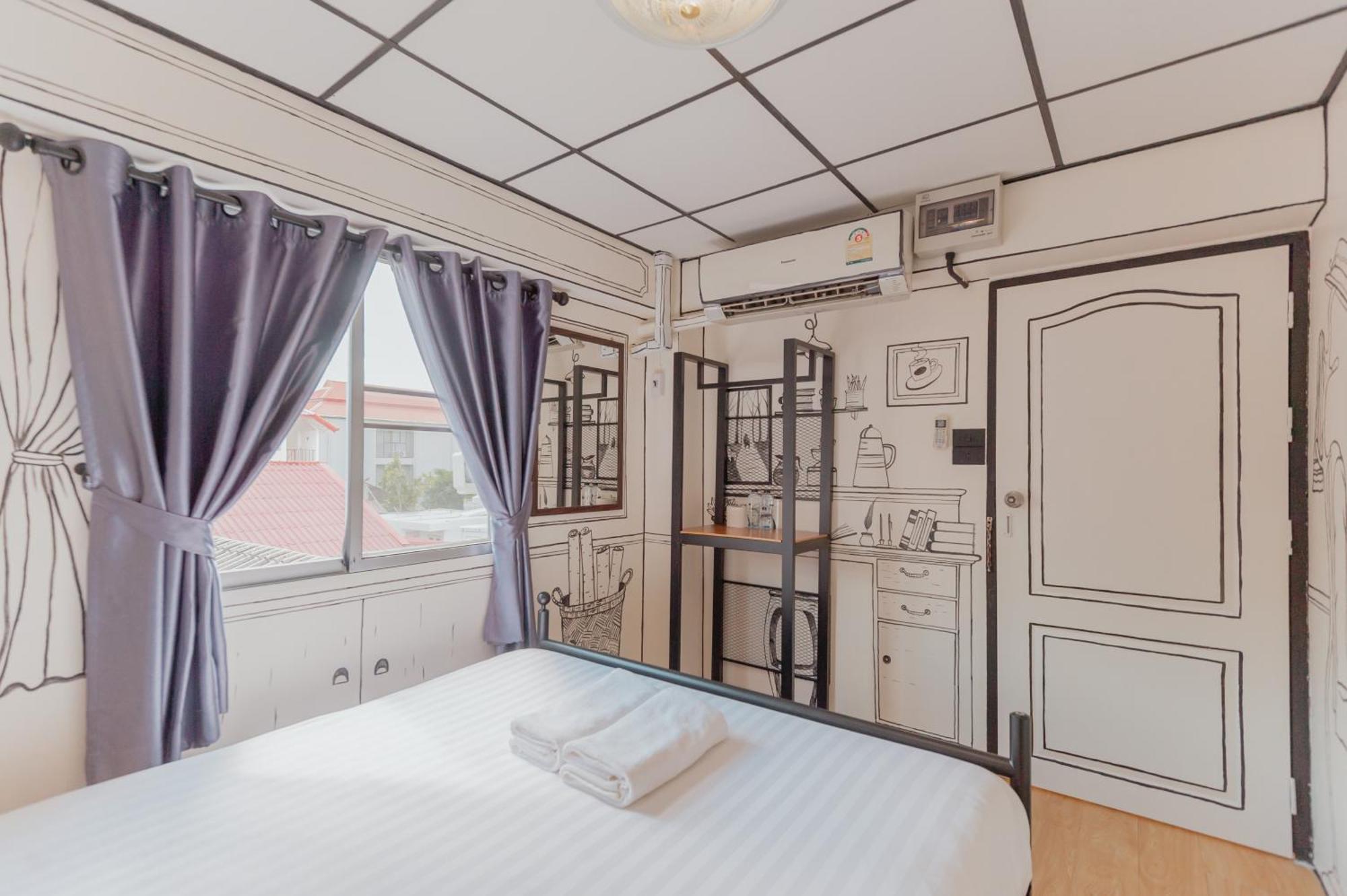 Roomquest Tha Phae 3*