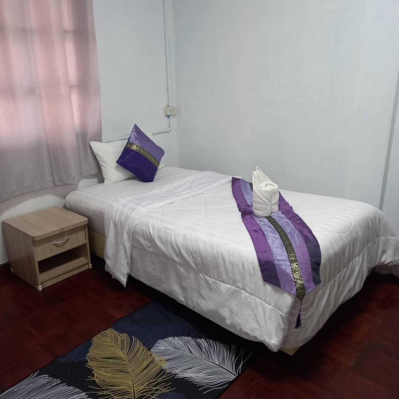 Chiangmai First House & Tour Hostel