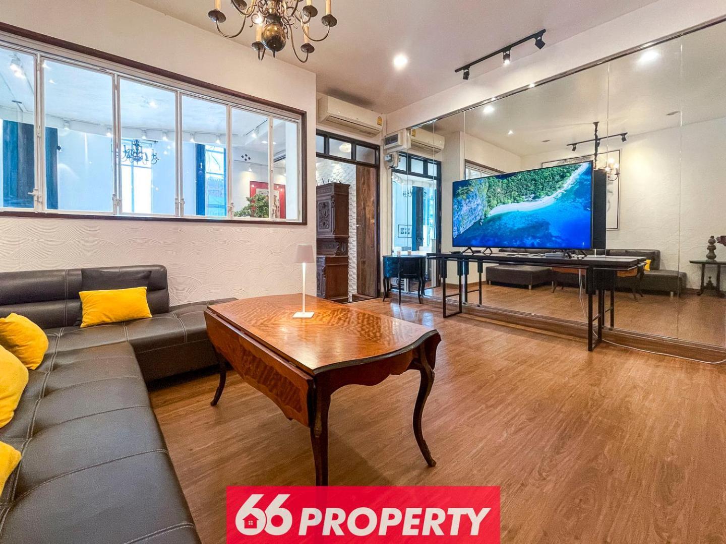 Stylish Townhouse In Nimman Area With Full Kitchen