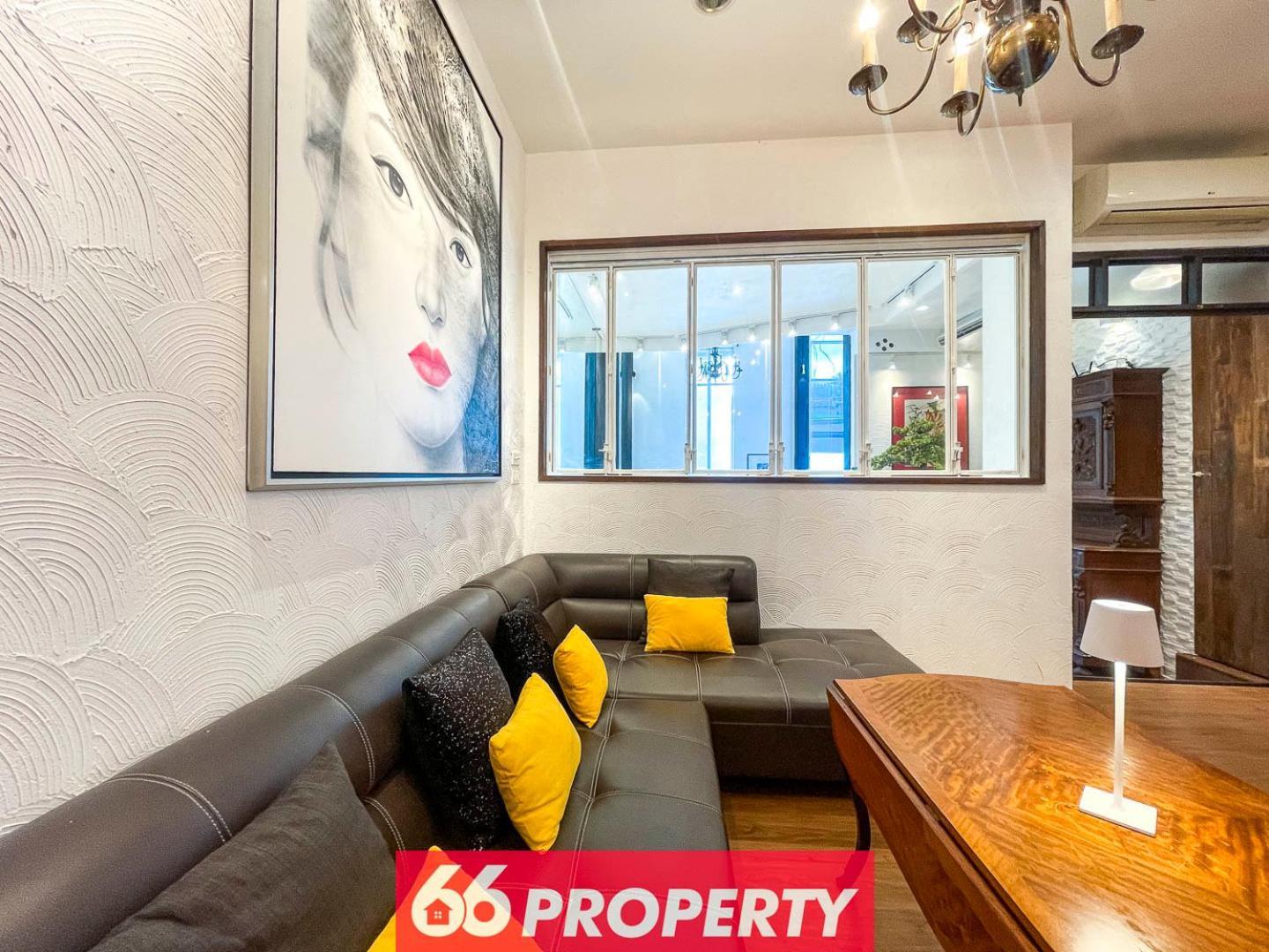 Stylish Townhouse In Nimman Area With Full Kitchen