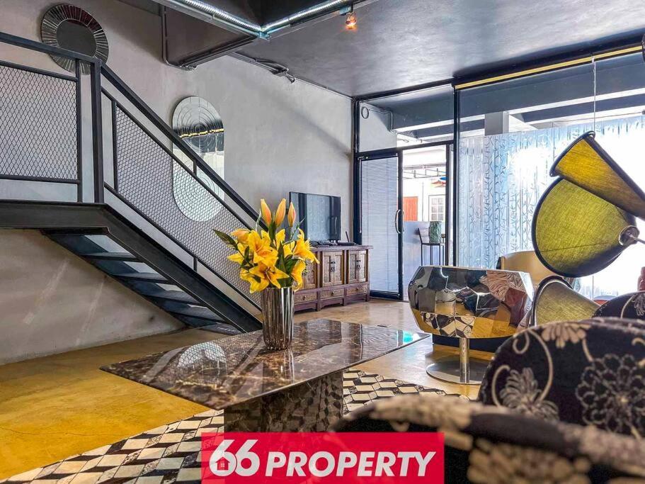 Chic Townhouse In Old