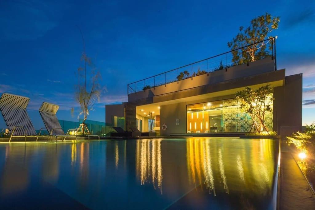 Center Close Nightbazaar Luxury Apartment Chiang Mai