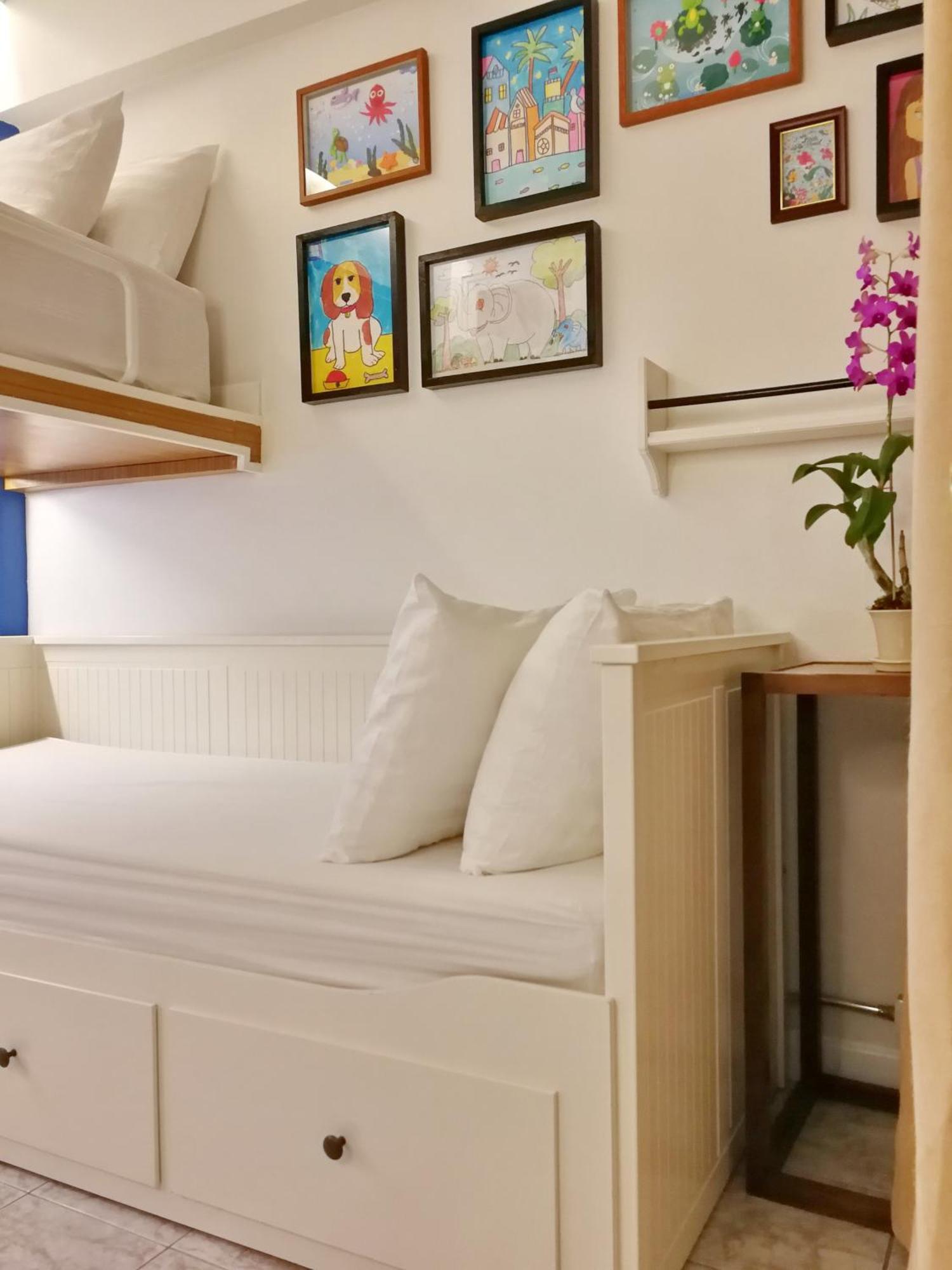 Bed In Town Hostel *