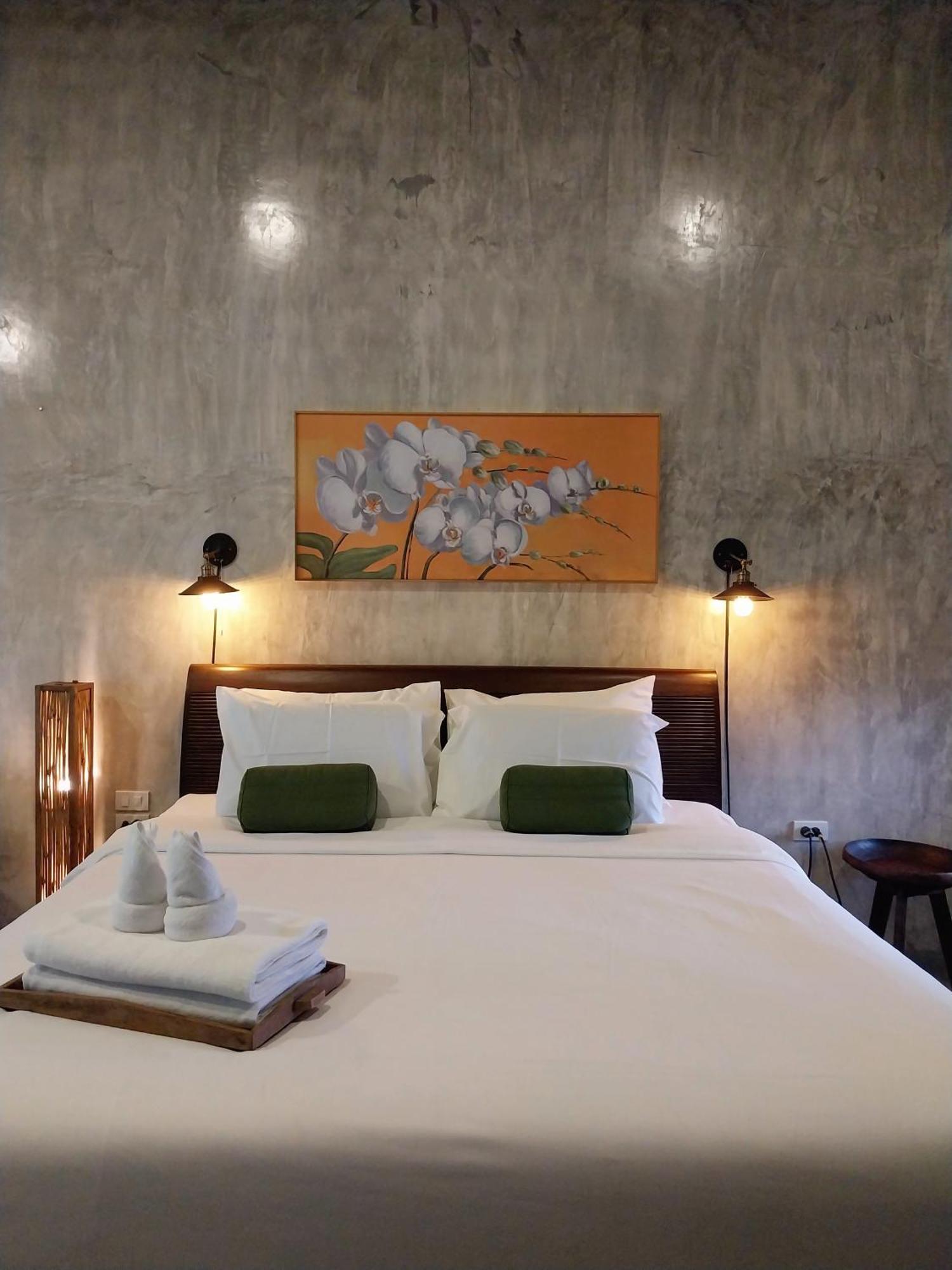 Arun Rawee อรุณ รวี Hotel