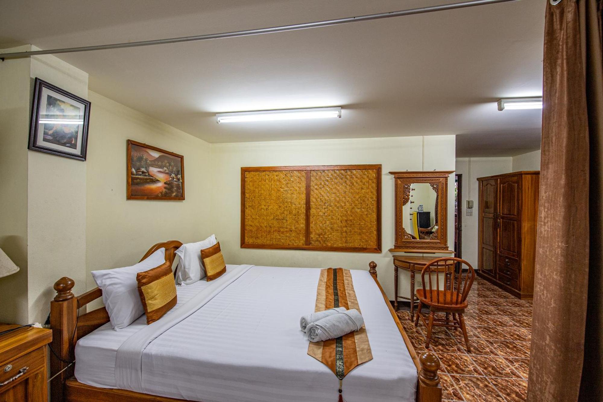 Saithong House Albergue *