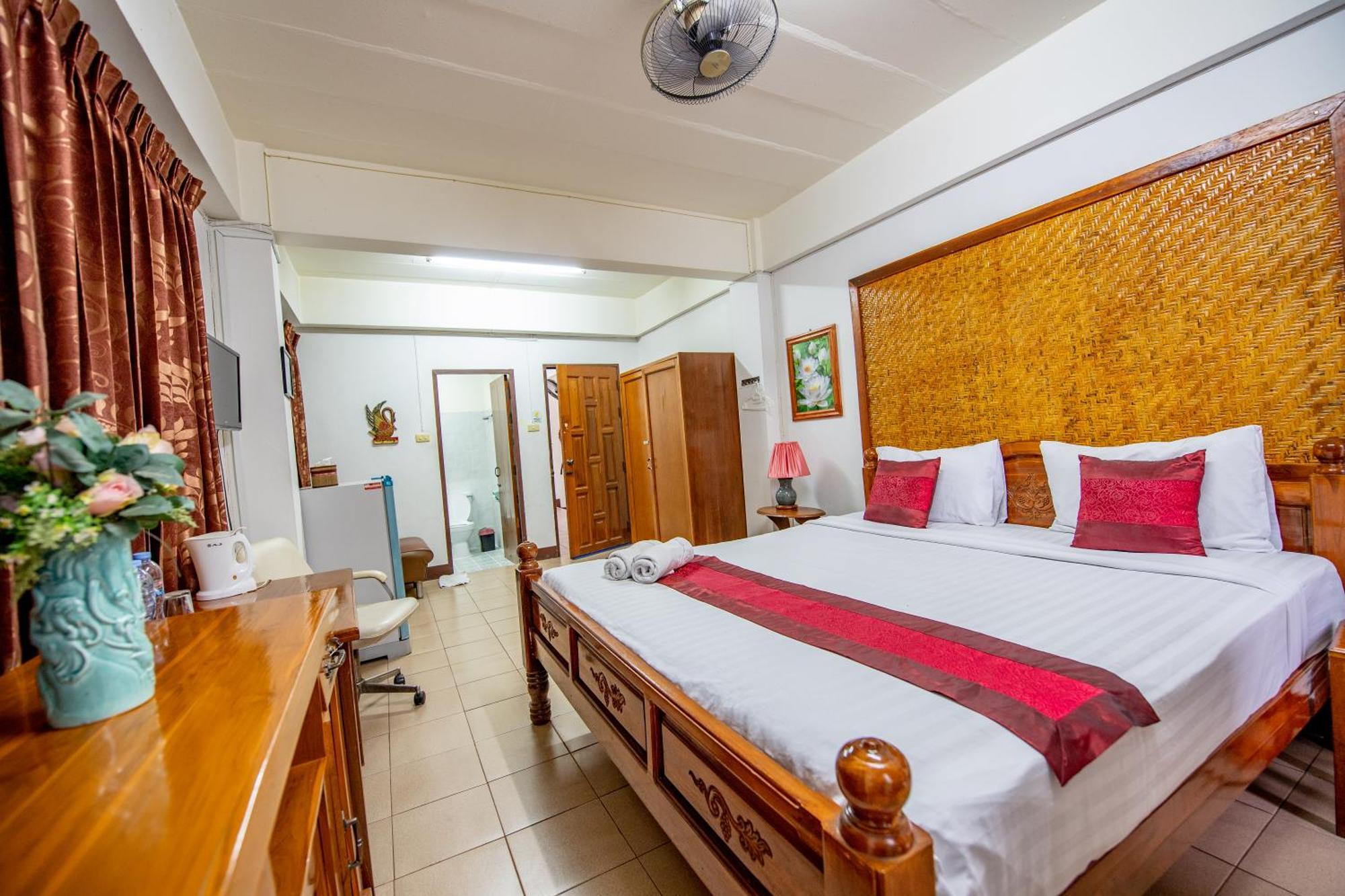 Saithong House Albergue *