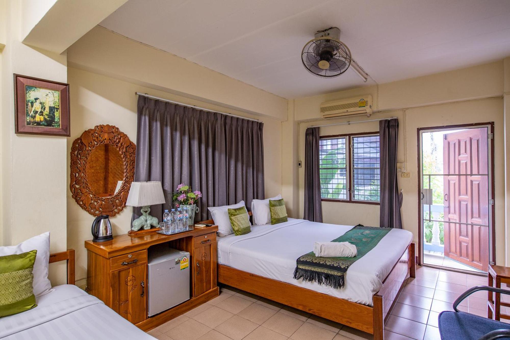 Saithong House Albergue *