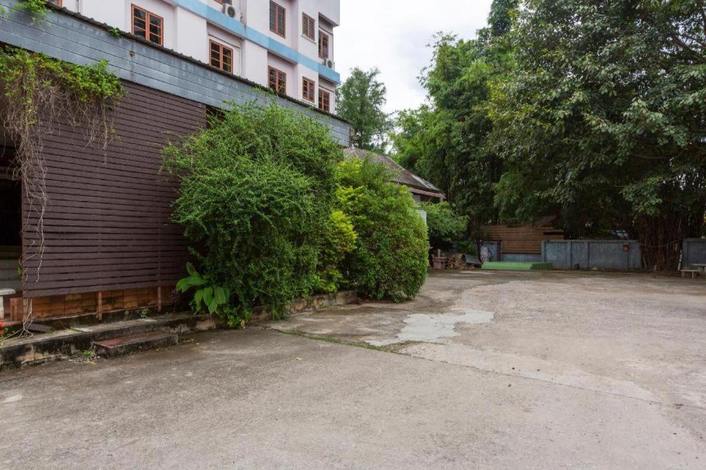 Oyo 75356 Thipsiri