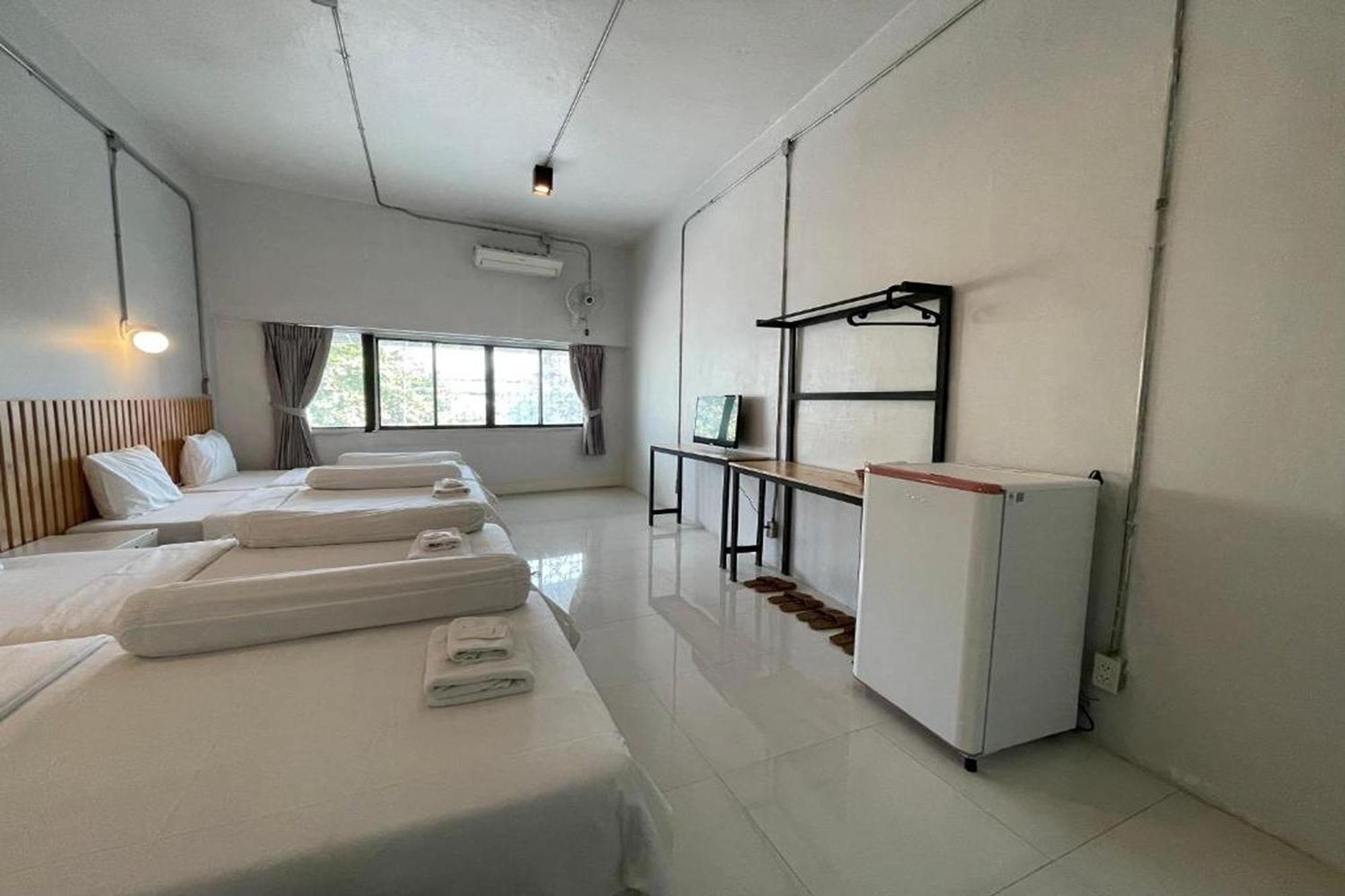 Guest house Asaya House 2*