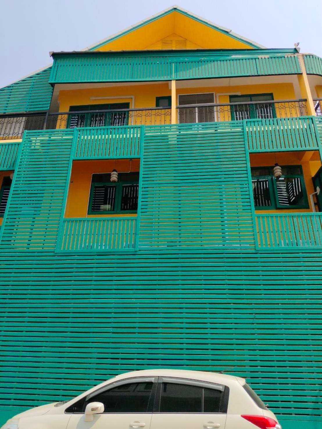 Yellow Lamoon Hotel