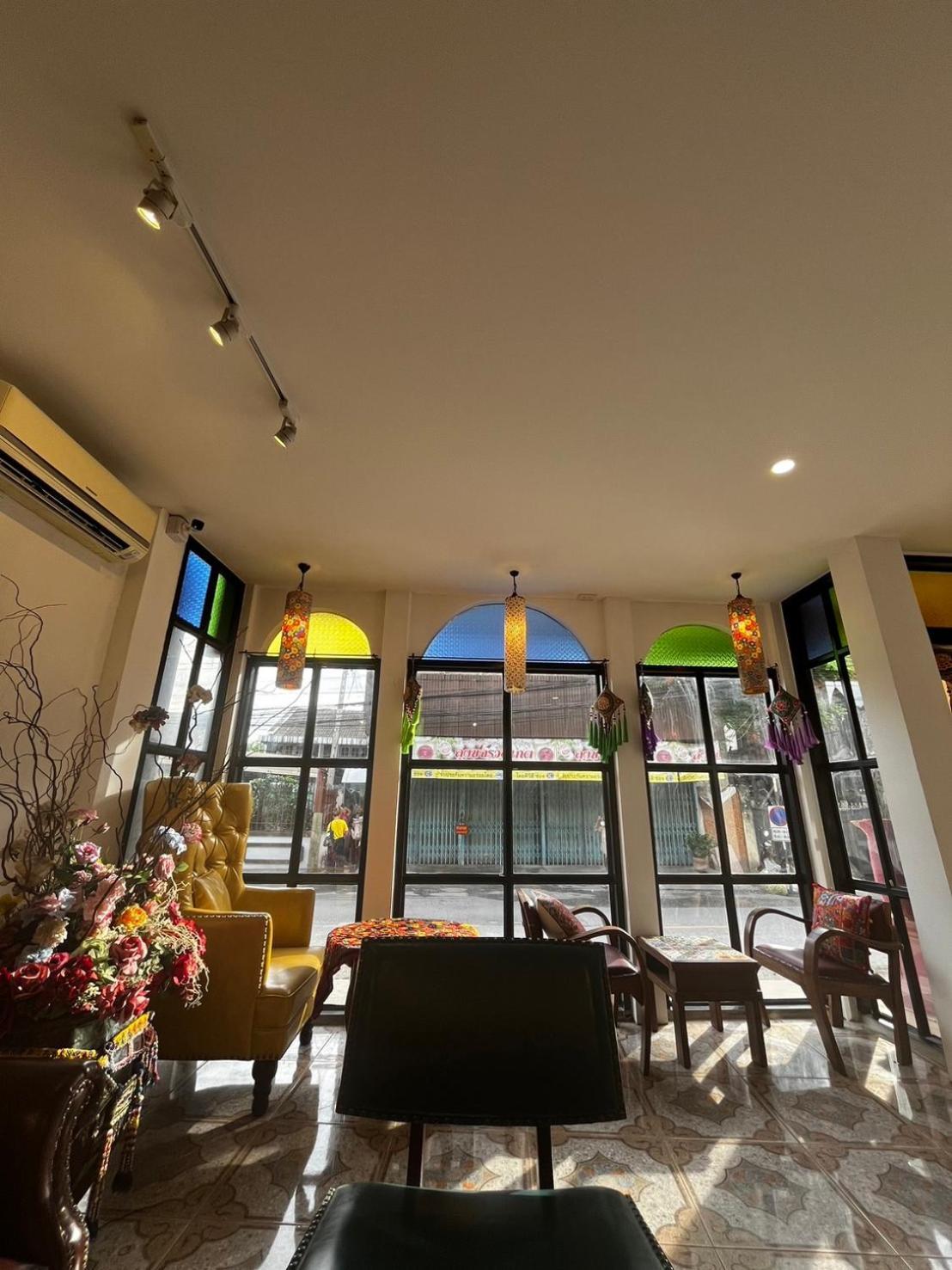 Yellow Lamoon Hotel