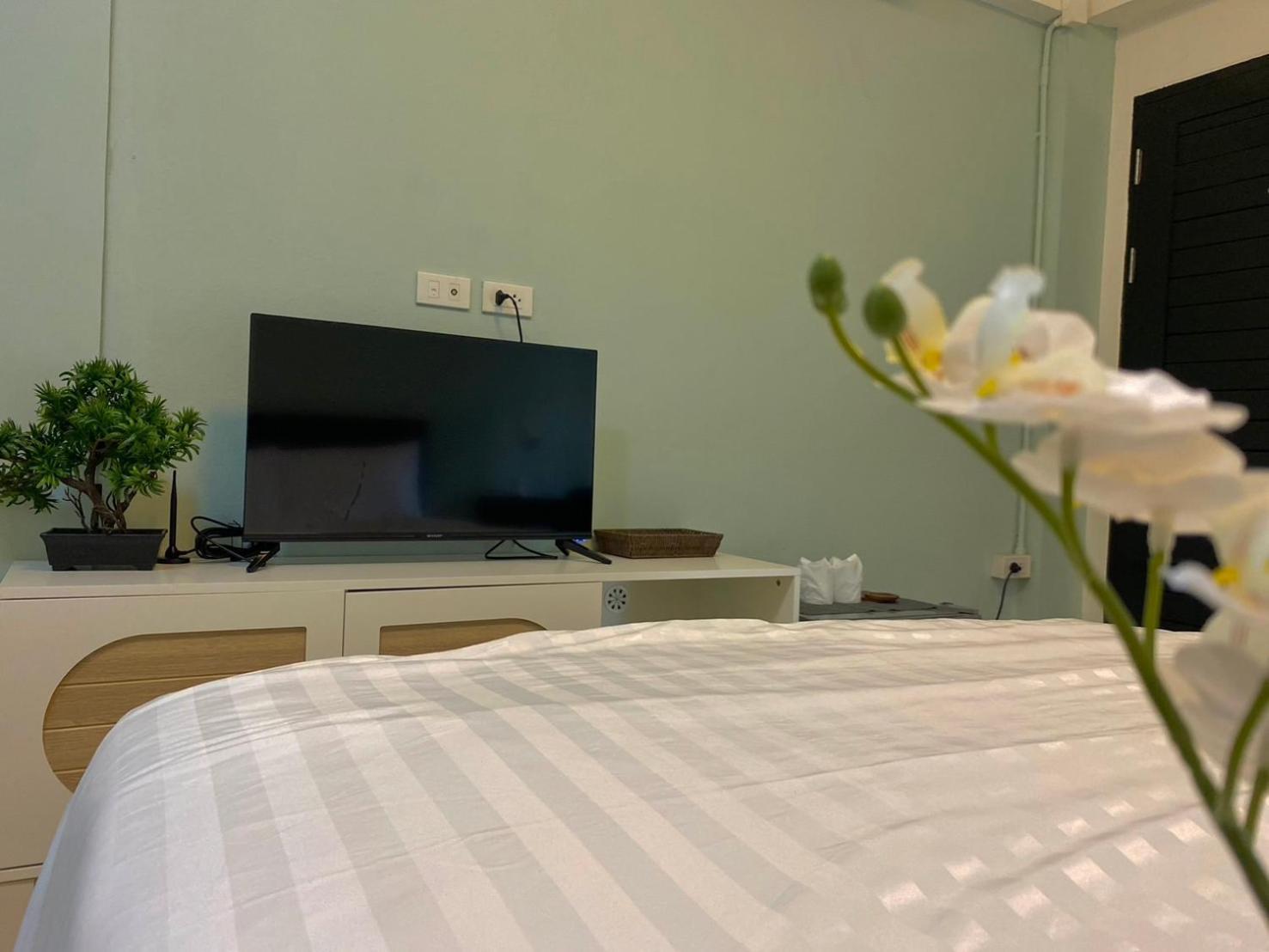 Baan Ploy In (adults Only) Hostel