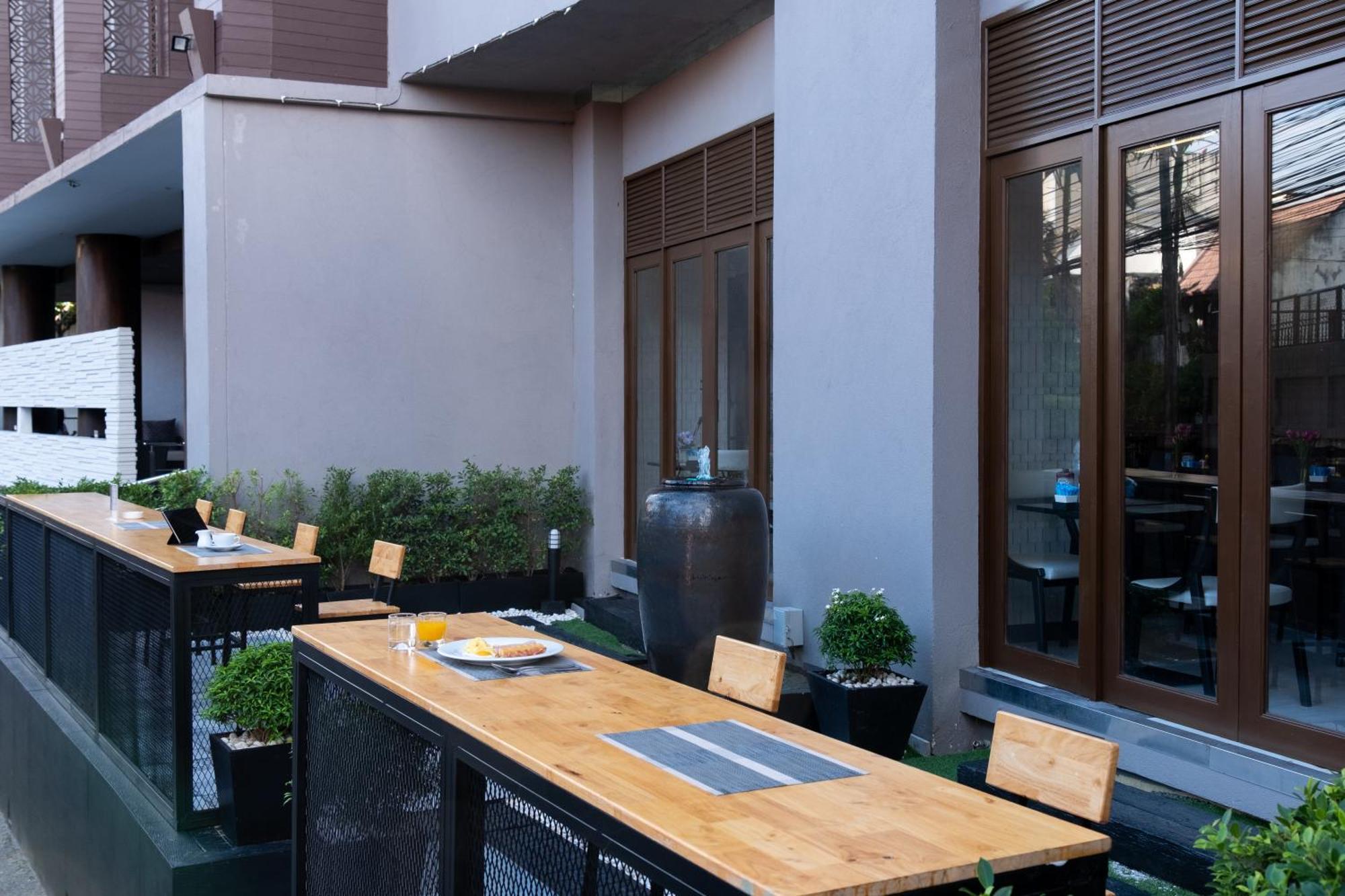 De Chai Colonial & - Sha