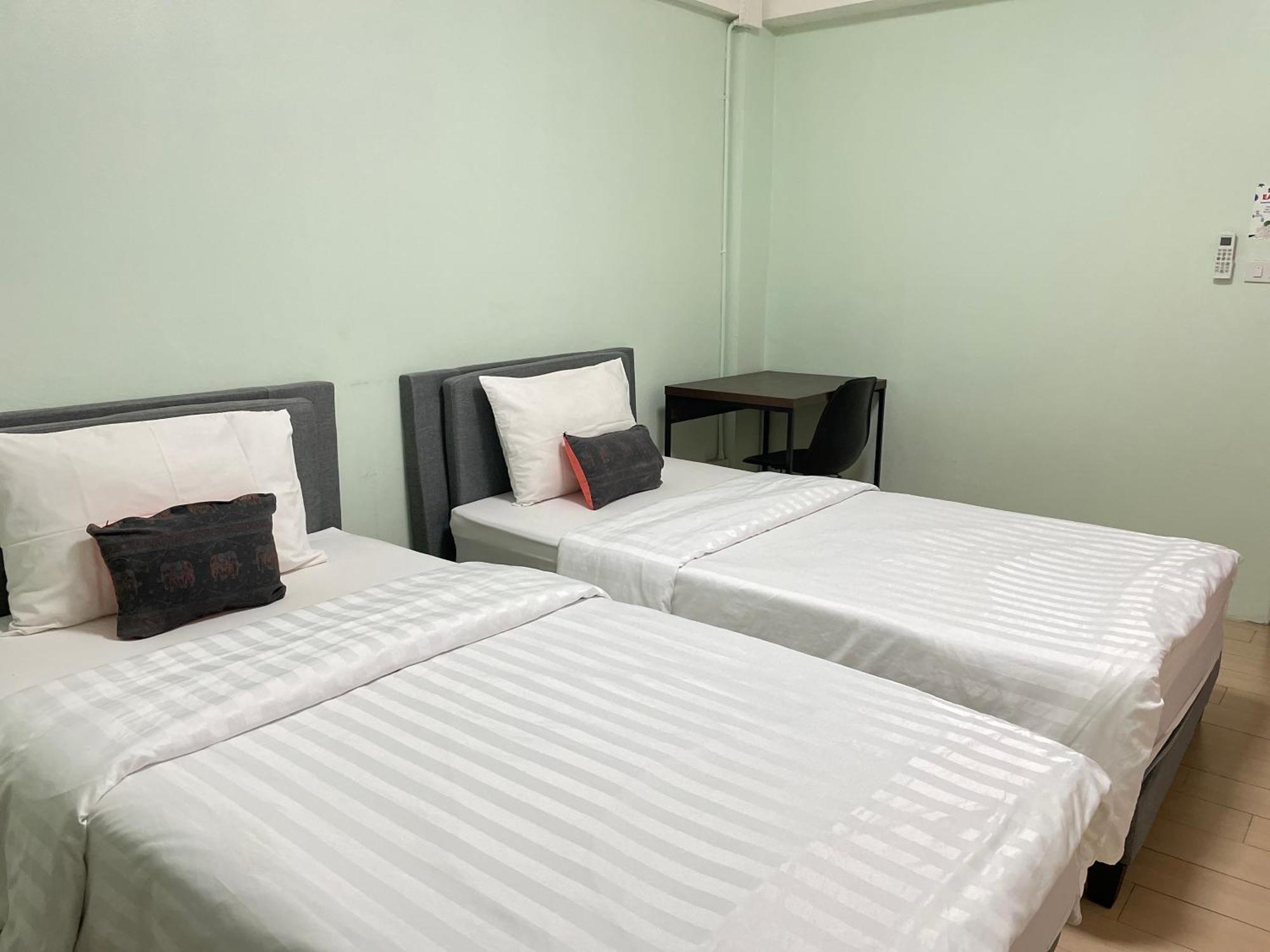 Hostel Baan Ploy In (adults Only)