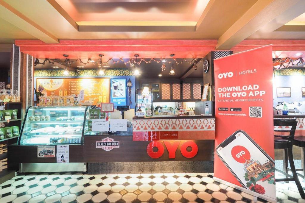 Oyo 995 Blue Cafe Hotel Chiang Mai
