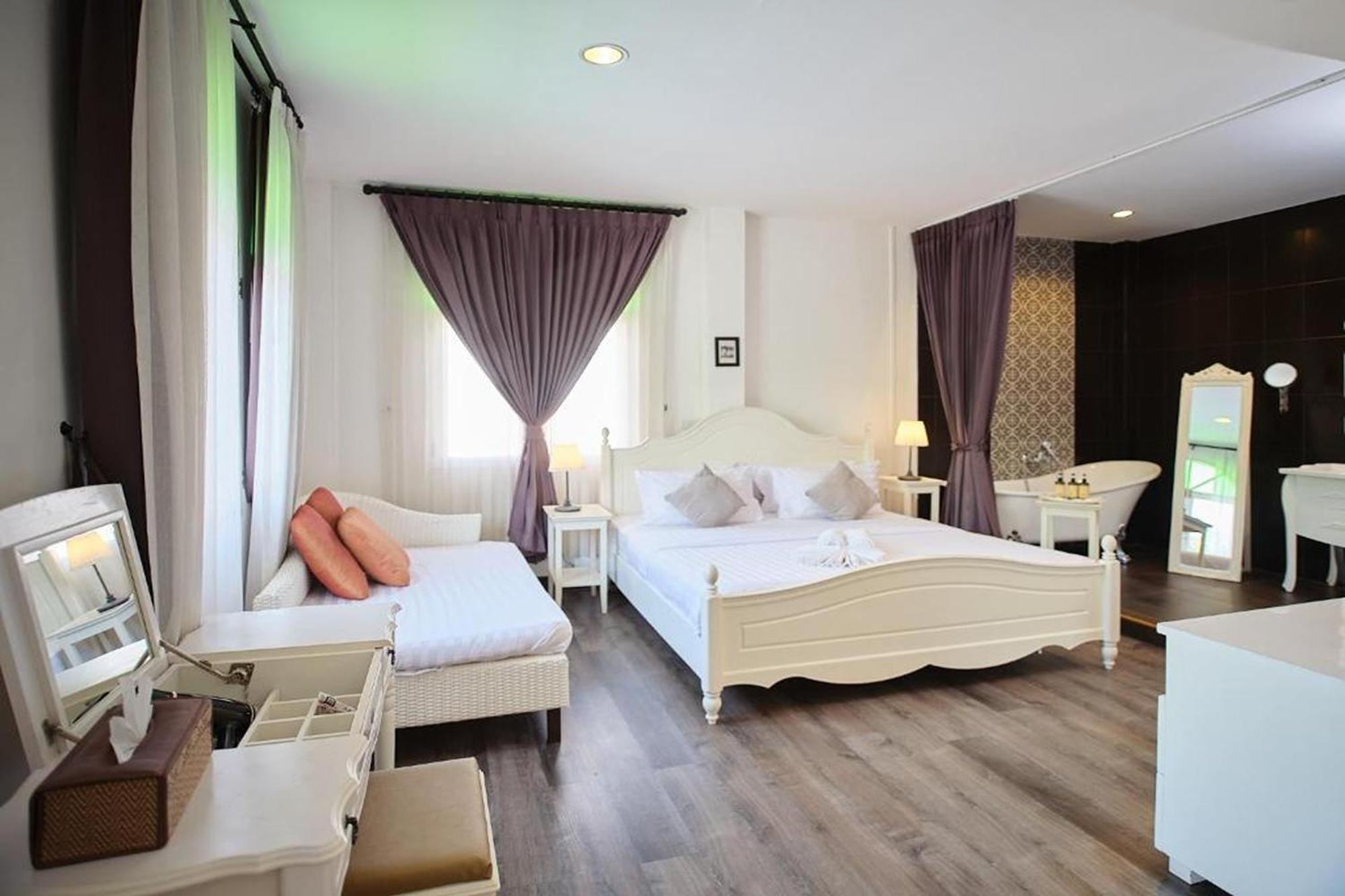 Nidhra Lanna Hotel 4*