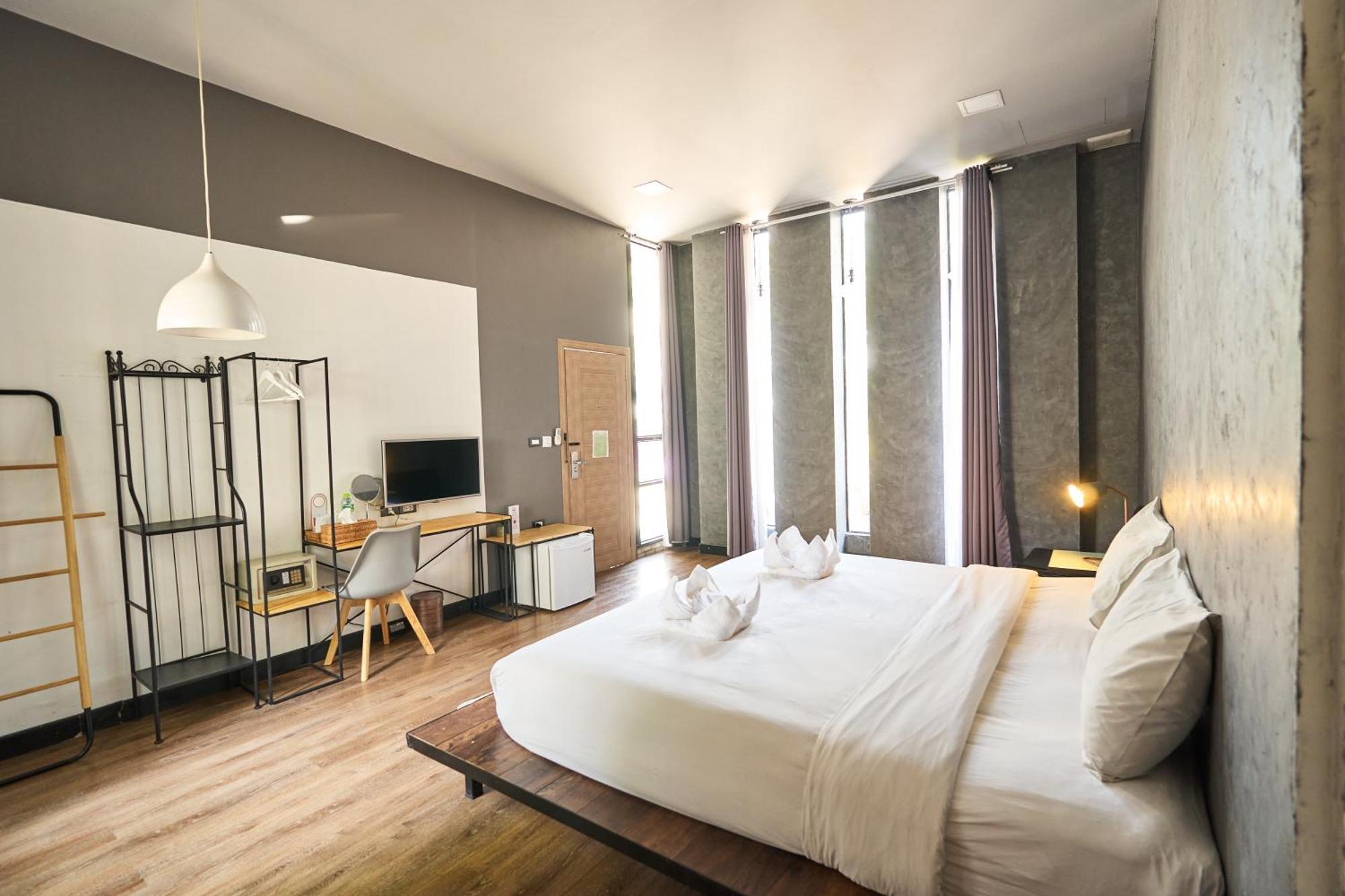 Hostel Sherloft &