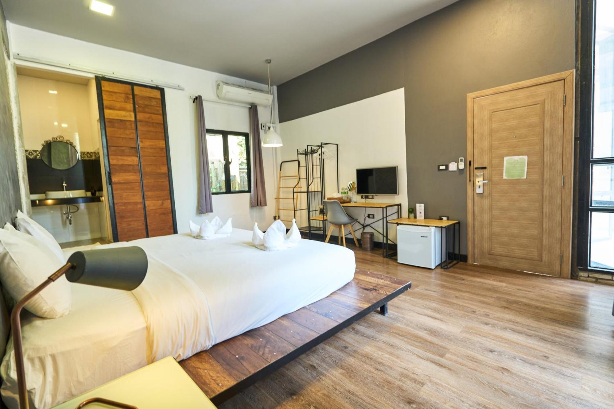 Sherloft & Hostel *