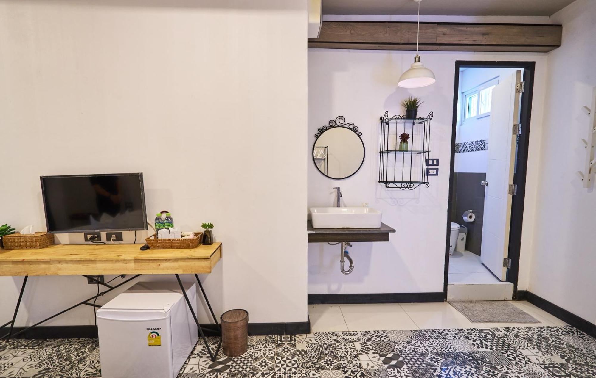 Sherloft & Hostel
