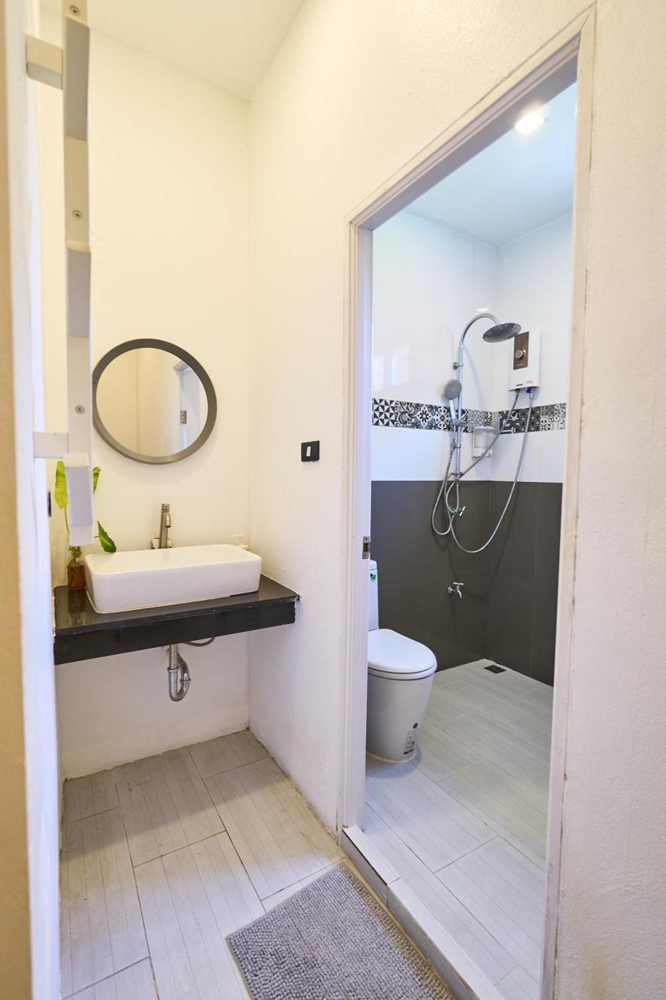 Hostel Sherloft &
