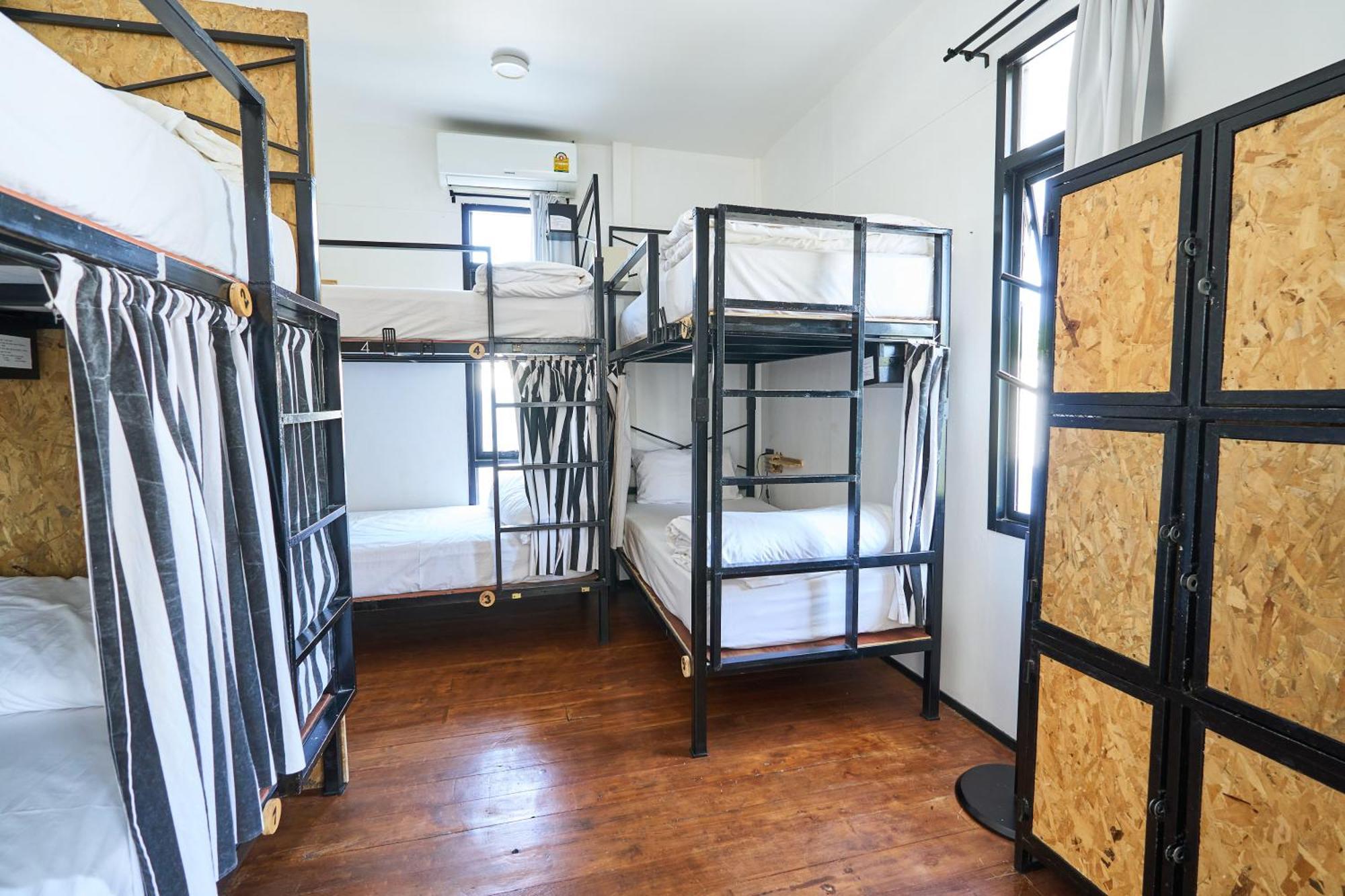 Hostel Sherloft & *