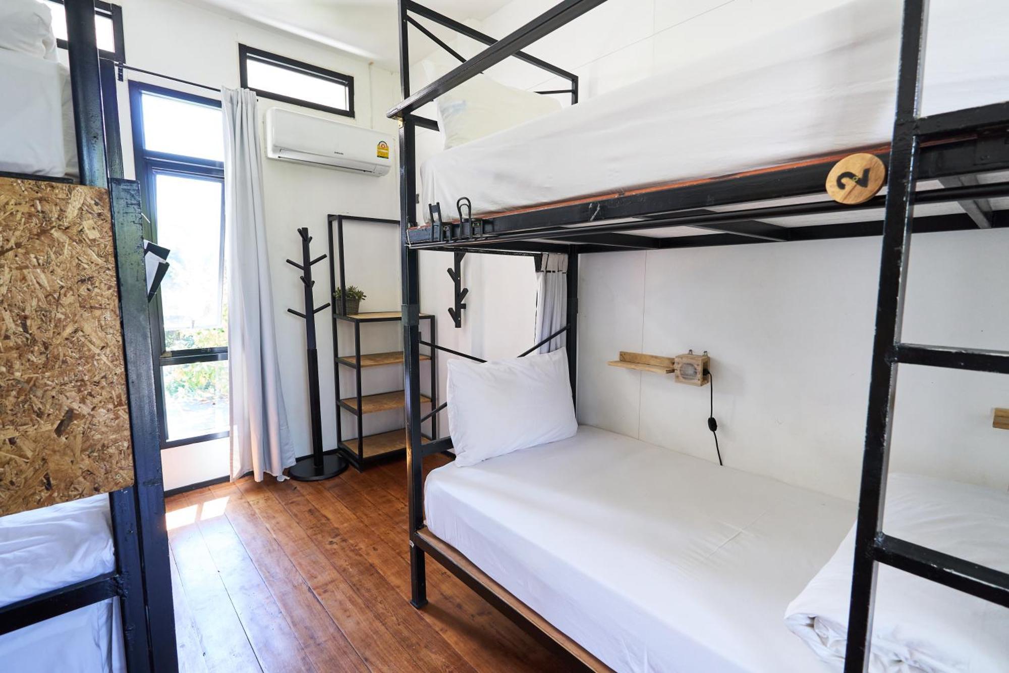 Hostel Sherloft & *