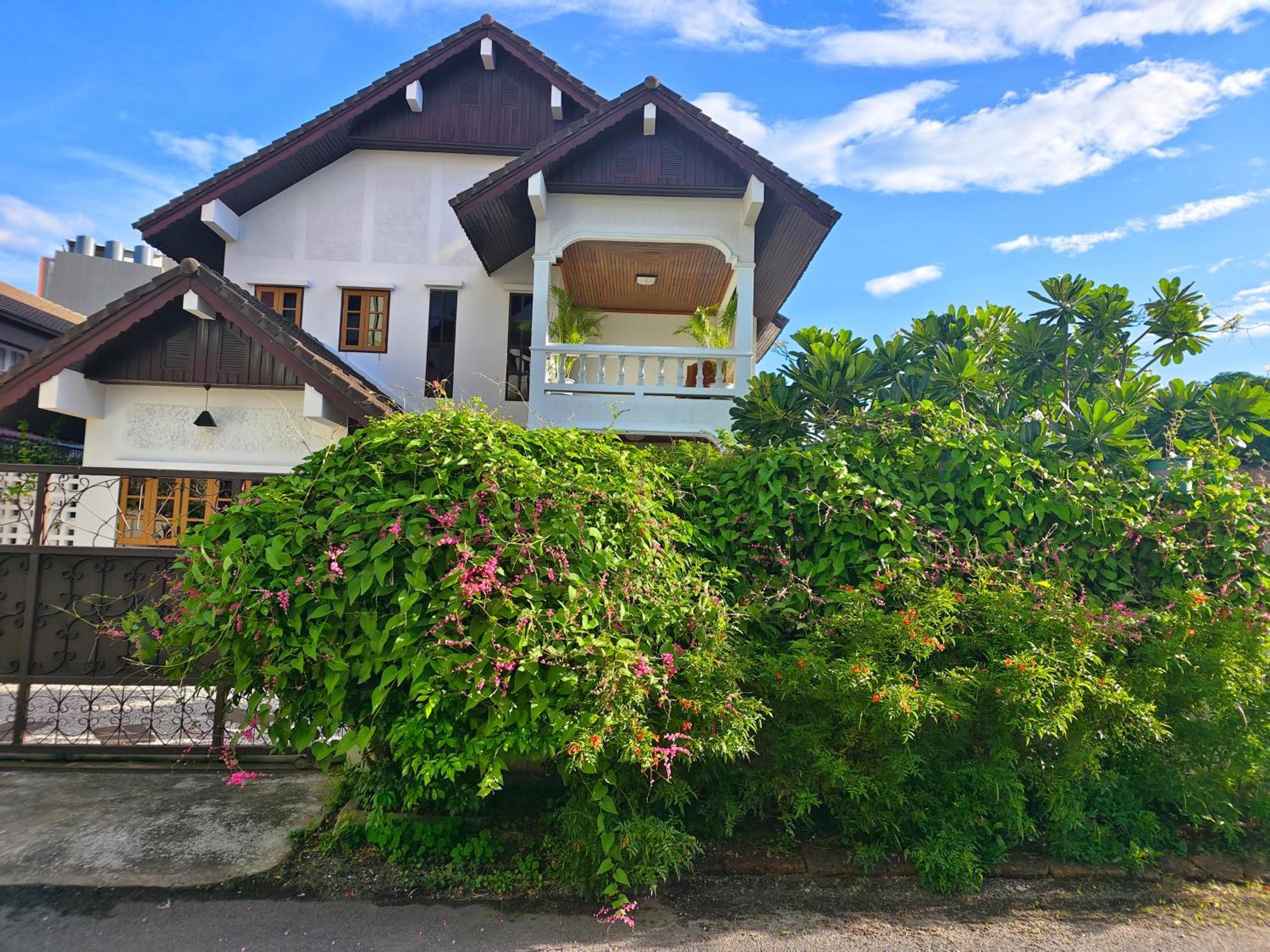 Villa Dalang Nimman House宁曼路独栋四卧四卫别墅 Chiang Mai