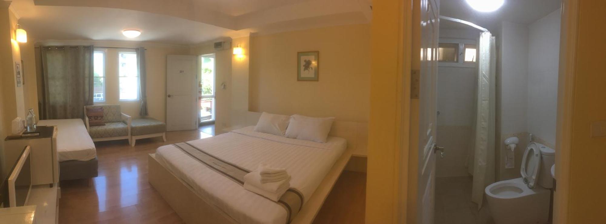 Triple Palms House Guest house