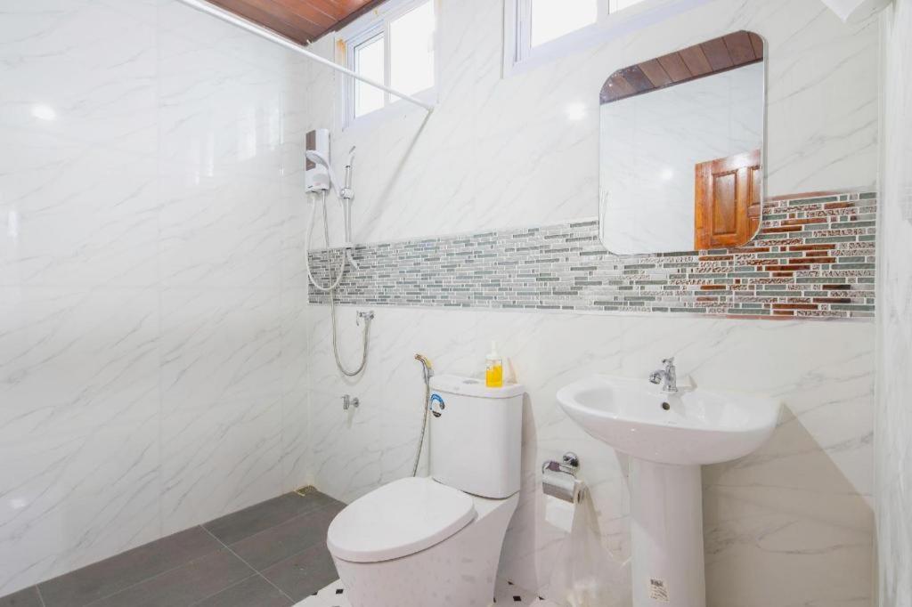 Hotel Chaisathan 4*