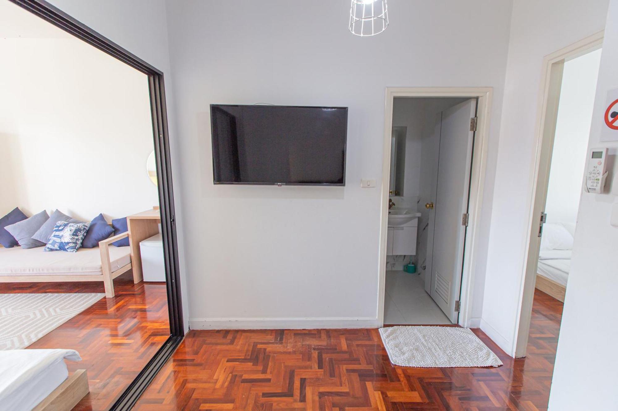 Little Siri Guest house *