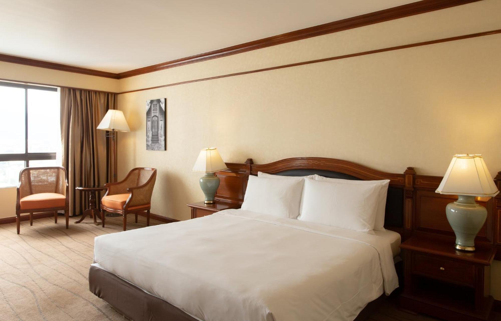 Centara Riverside 4*