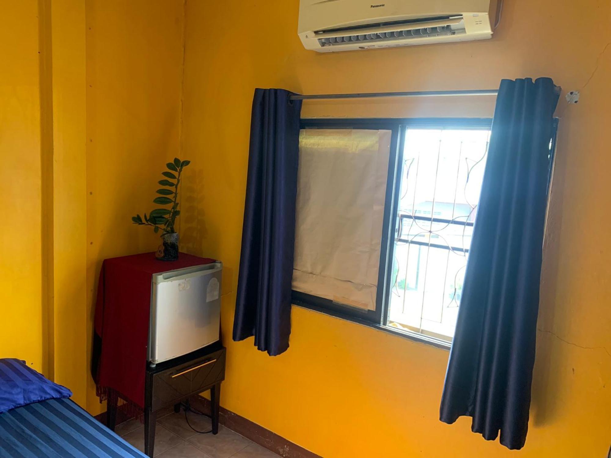 Private With Ac And Fan, Near Rajapruek Park Homestay