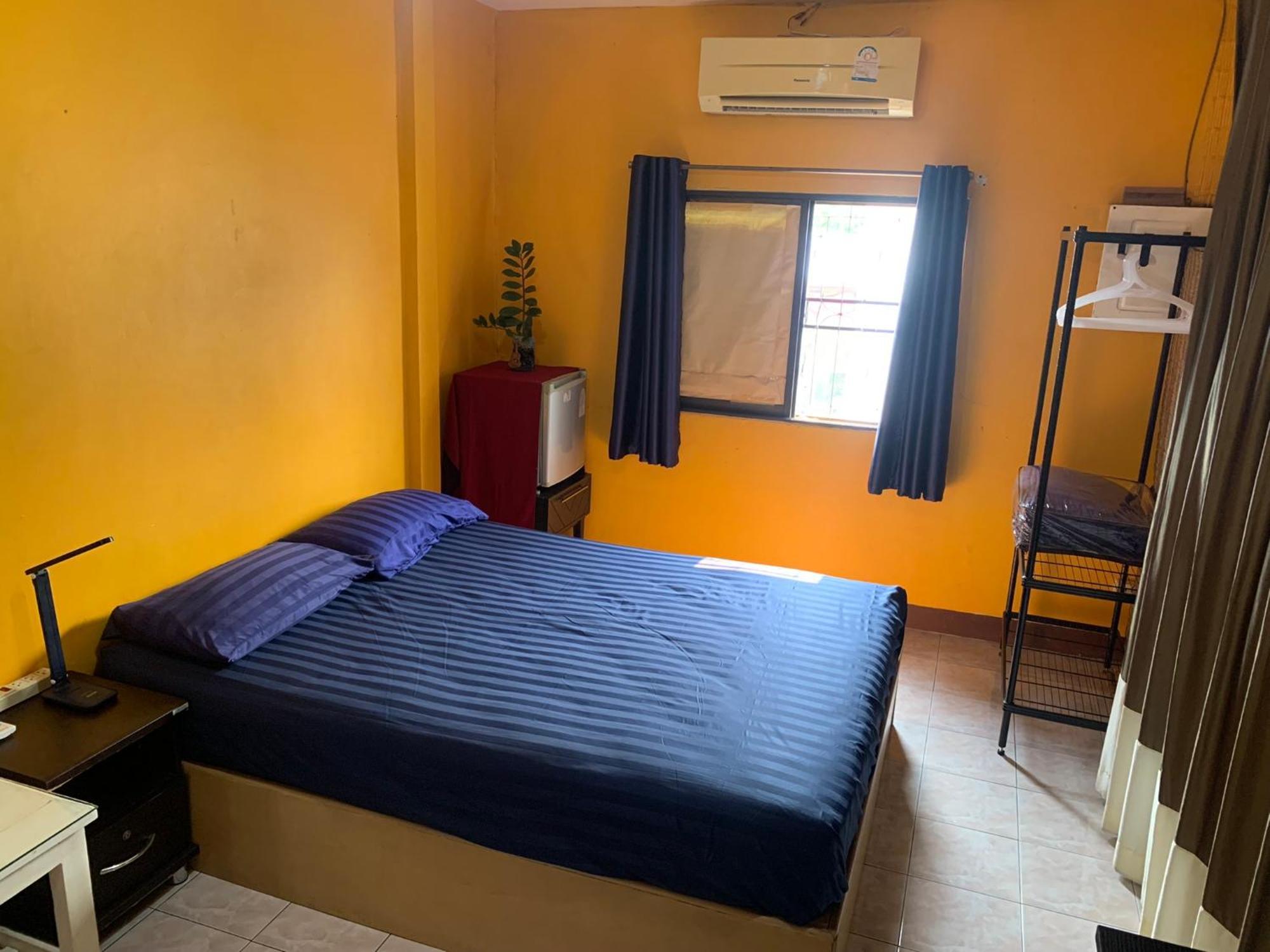 Private With Ac And Fan, Near Rajapruek Park Homestay *