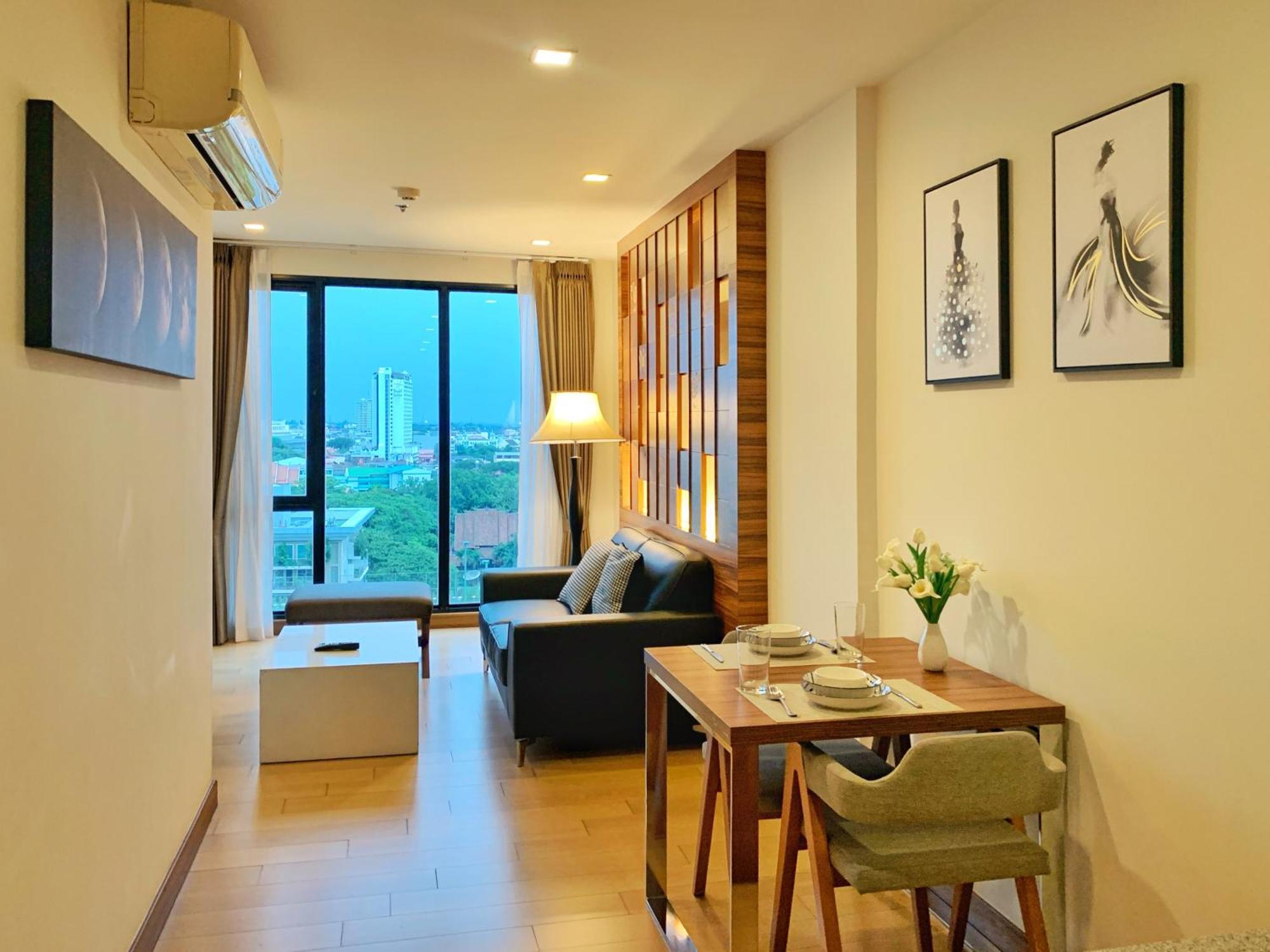 The Astra Cozy Living Apartment *