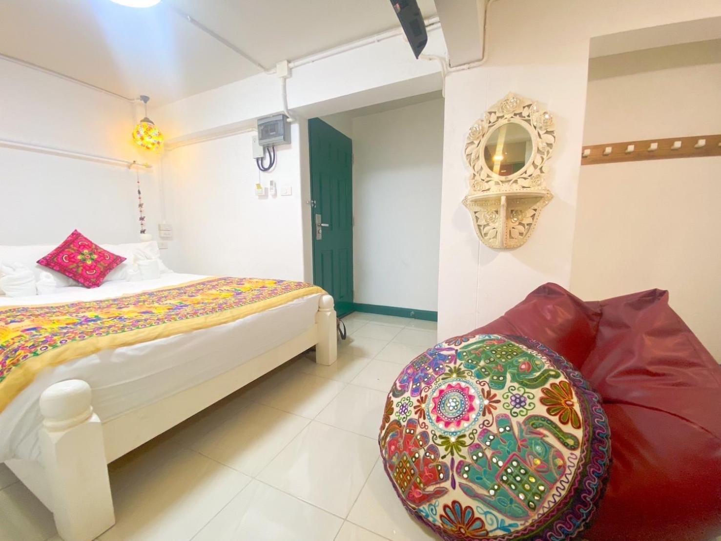Hotel Yellow Lamoon