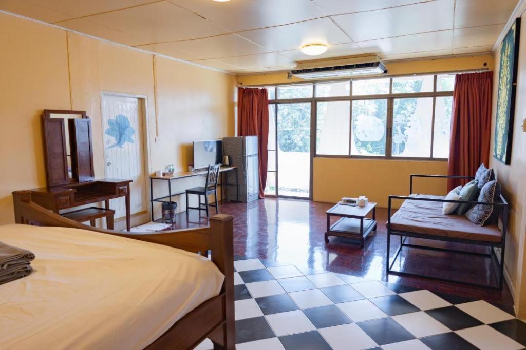 Go Tha Phae - โกอินน์ ท่าแพ X Apartment Chiang Mai