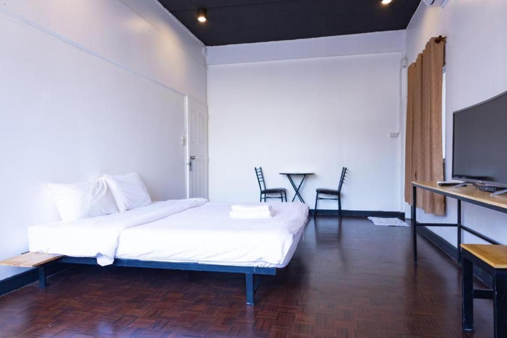 Go Tha Phae - โกอินน์ ท่าแพ X Apartment Chiang Mai