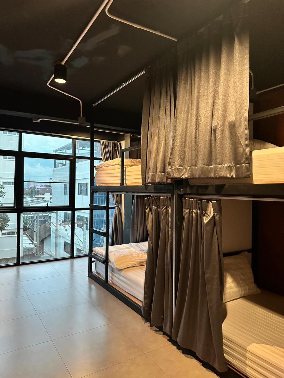 New Warm Light Hostel