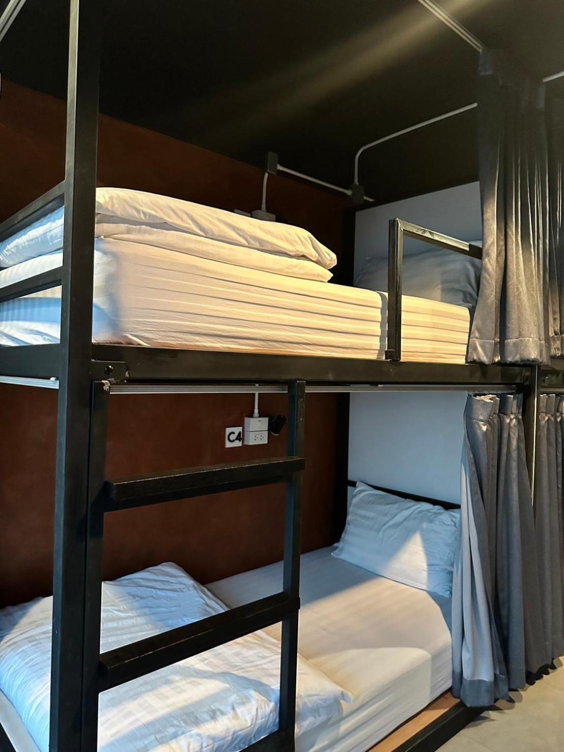 New Warm Light Hostel *